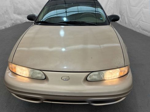 Used 2004 Oldsmobile Alero GL FWD image 2