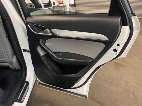 Used 2018 Audi Q3 2.0T Premium image 16