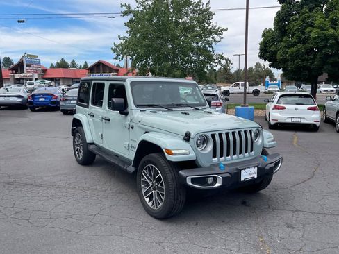 Used 2023 Jeep Wrangler Unlimited Sahara w/ Cold Weather Group AWD/4WD image 7