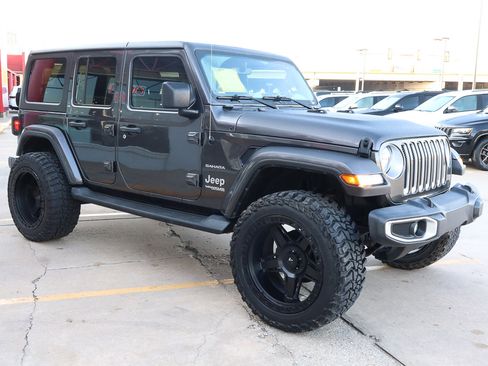 Used 2020 Jeep Wrangler Unlimited Sahara image 4