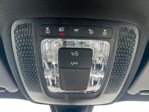Used 2022 Mercedes-Benz GLB 250 w/ Premium Package Lite image 31