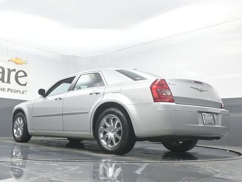 Used 2009 Chrysler 300 Touring image 5