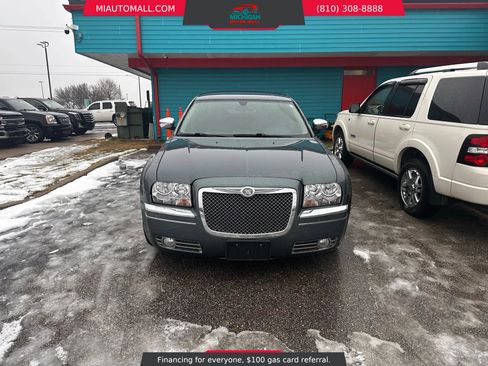 Used 2005 Chrysler 300 Touring image 2