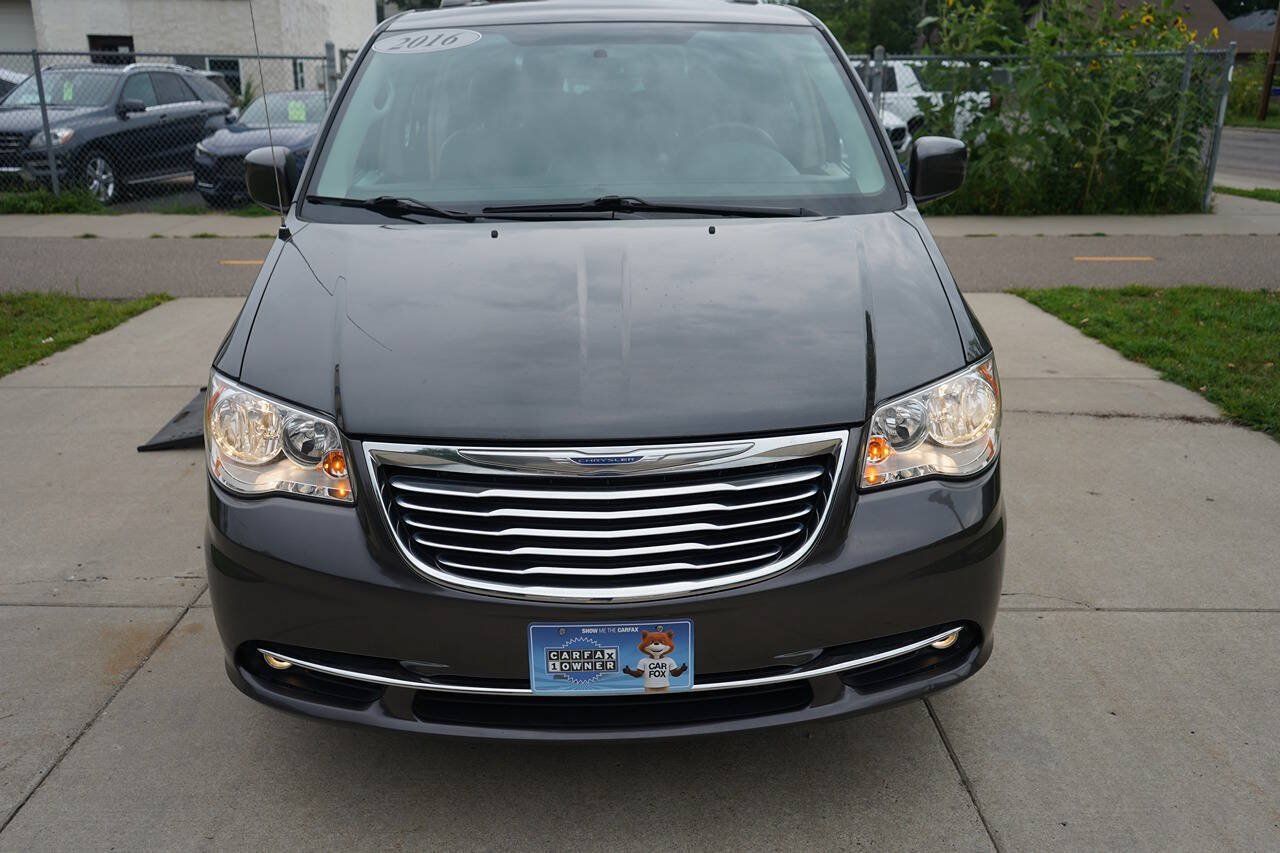 Used 2016 Chrysler Town & Country Touring w/ Driver Convenience Group FWD image 24