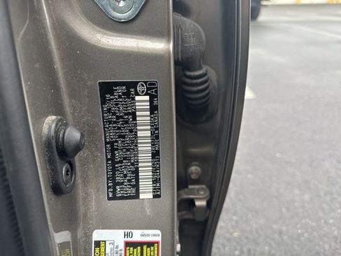 Used 2017 Toyota Corolla SE w/ SE Premium Package image 8