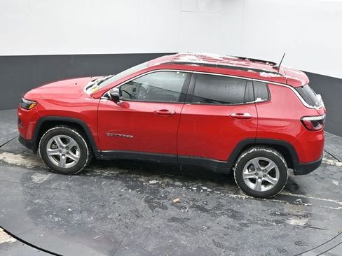 Used 2024 Jeep Compass Latitude image 37