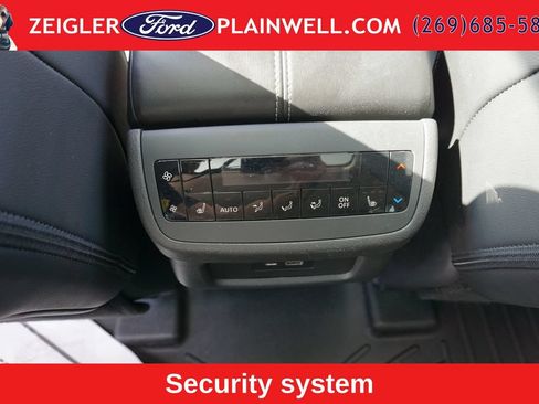 Used 2023 Nissan Pathfinder SL w/ SL Premium Package AWD/4WD image 14