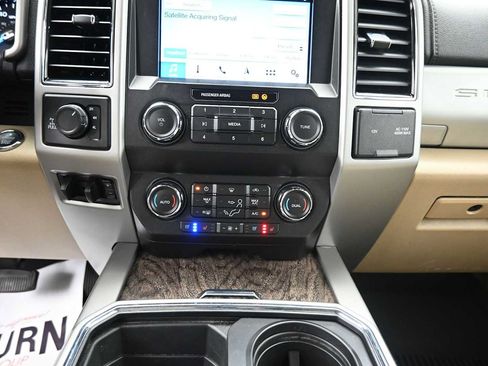 Used 2019 Ford F250 Lariat w/ Lariat Ultimate Package AWD/4WD image 9