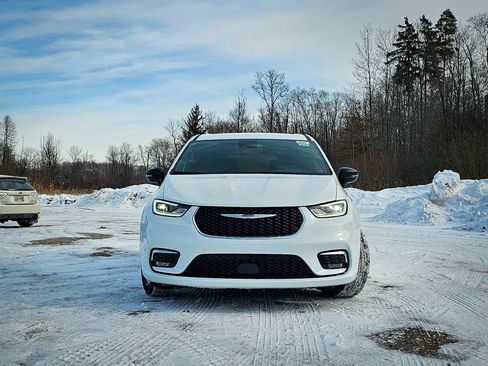 New 2026 Chrysler Pacifica Select image 8