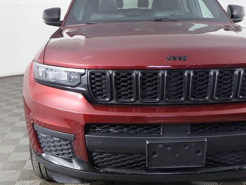 Used 2023 Jeep Grand Cherokee L Laredo image 12