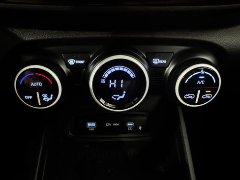 Used 2025 Hyundai Venue Limited FWD image 34