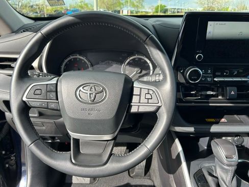 Used 2025 Toyota Highlander XLE AWD/4WD image 21