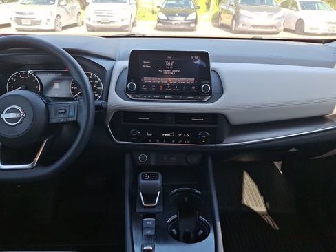 Certified 2023 Nissan Rogue SV FWD image 18