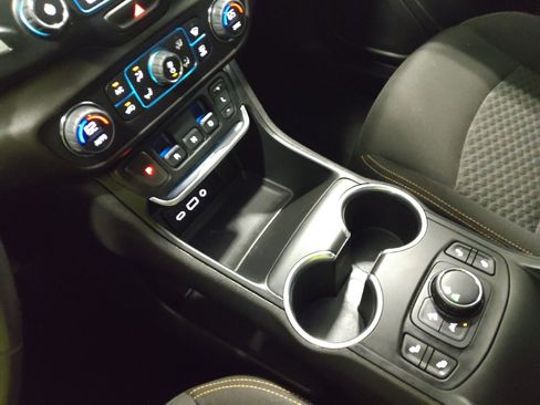 Used 2020 GMC Terrain SLE w/ Driver Convenience Package FWD image 26