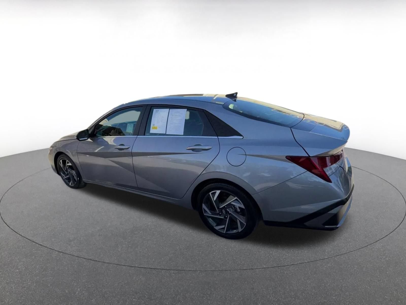 Used 2025 Hyundai Elantra Limited FWD image 9