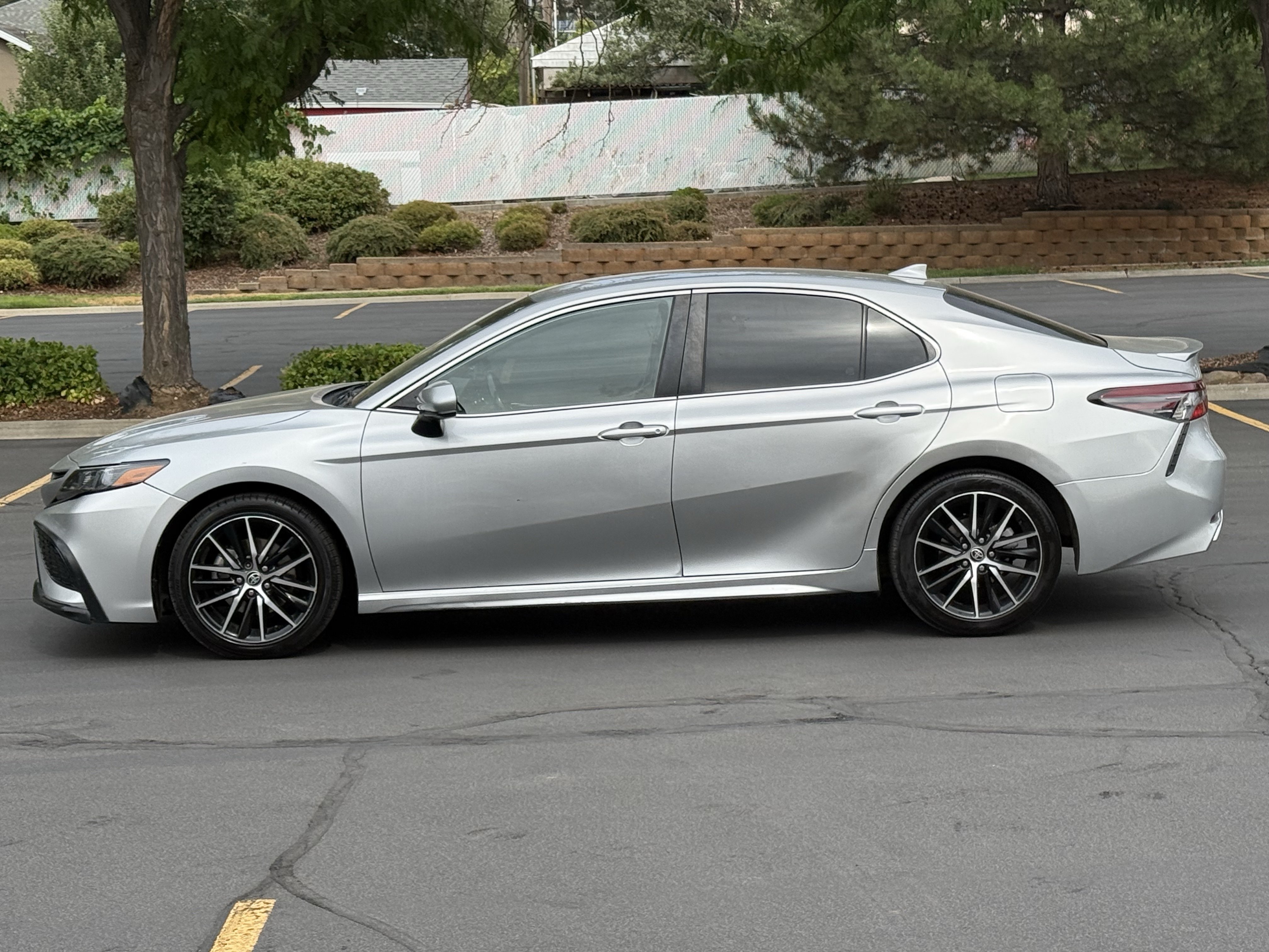 Used 2021 Toyota Camry SE FWD image 7