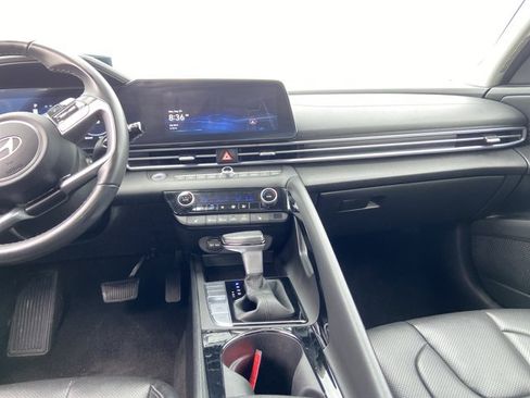 Used 2025 Hyundai Elantra Limited FWD image 15