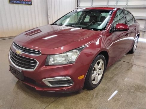 Used 2016 Chevrolet Cruze LT w/ Technology Package FWD image 4