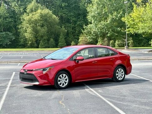 Used 2020 Toyota Corolla LE FWD image 2