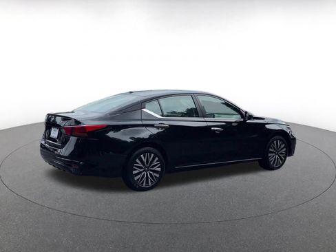 Used 2025 Nissan Altima 2.5 SV FWD image 15
