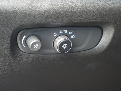 Used 2022 Chevrolet Traverse Premier AWD/4WD image 6