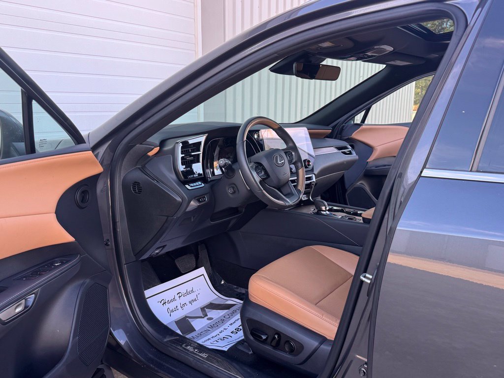 Used 2025 Lexus RX 350 FWD image 2
