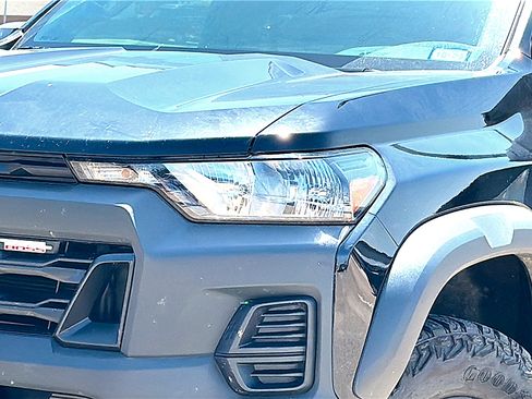 Used 2023 Chevrolet Colorado Trail Boss w/ Technology Package AWD/4WD image 4