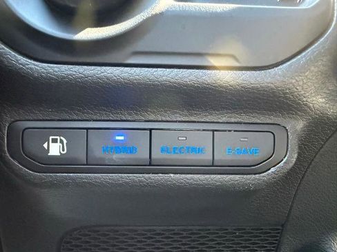 Used 2022 Jeep Wrangler Unlimited Sahara w/ Cold Weather Group AWD/4WD image 25
