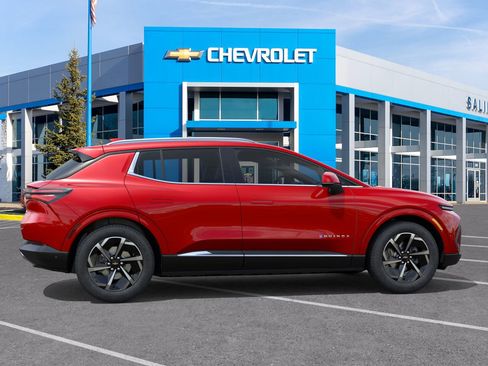 New 2025 Chevrolet Equinox EV LT image 29