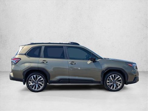 Used 2025 Subaru Forester Touring AWD/4WD image 4