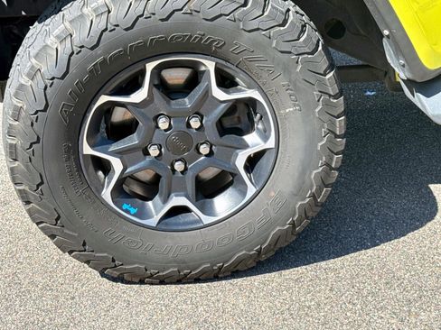 Used 2022 Jeep Wrangler Unlimited Rubicon 4xe w/ Safety Group image 5