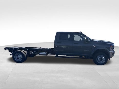 New 2026 RAM 5500 4x4 Crew Cab image 2