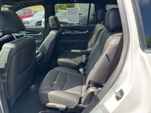 Used 2024 Cadillac XT6 Premium Luxury w/ Technology Package FWD image 16