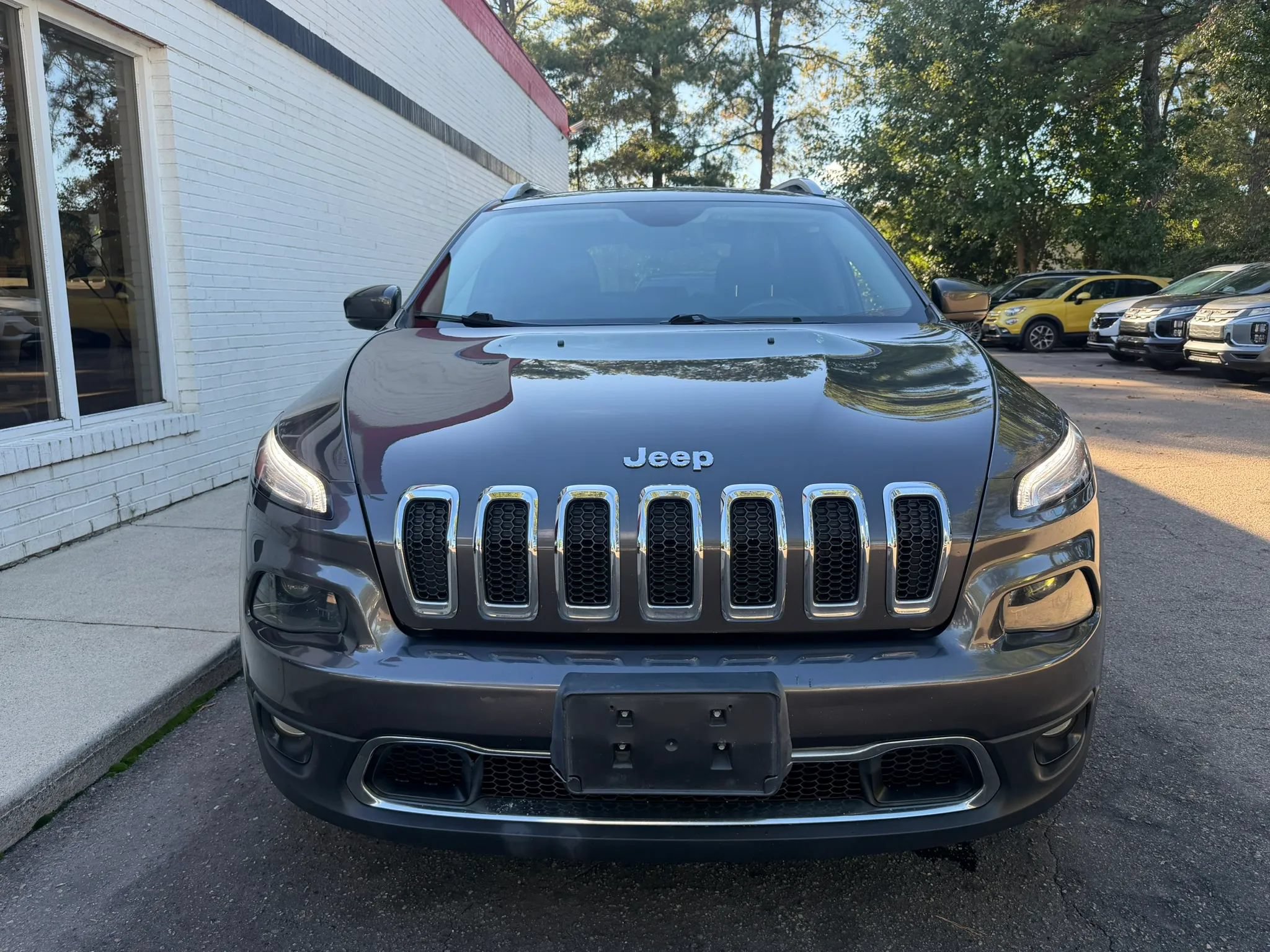 Used 2017 Jeep Cherokee Limited FWD image 3