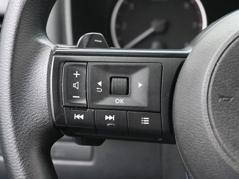 Used 2024 Nissan Rogue S AWD/4WD image 16