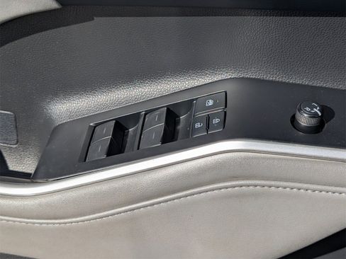 Used 2021 Toyota Highlander XLE image 23