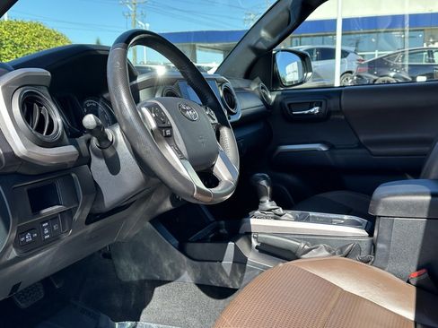 Used 2019 Toyota Tacoma Limited image 9