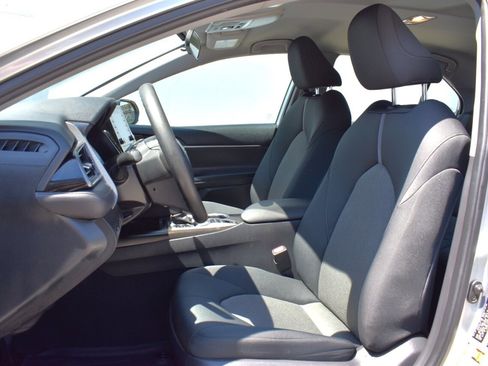 Used 2021 Toyota Camry LE FWD image 11