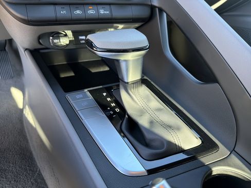 Used 2025 Hyundai Elantra SE image 16