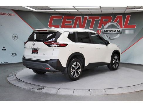 Certified 2022 Nissan Rogue SV w/ SV Premium Package image 5