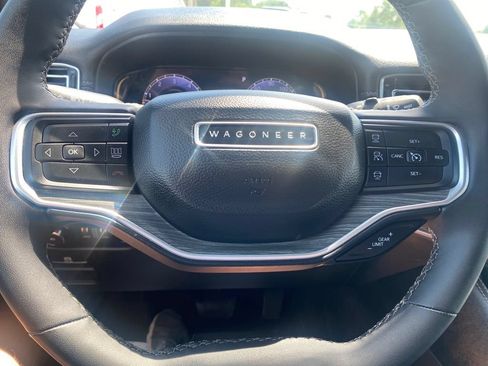 Used 2024 Jeep Wagoneer L Series II w/ Flexible Seating Group AWD/4WD image 16