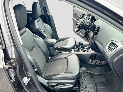 Used 2019 Jeep Compass Latitude w/ Popular Equipment Group AWD/4WD image 35