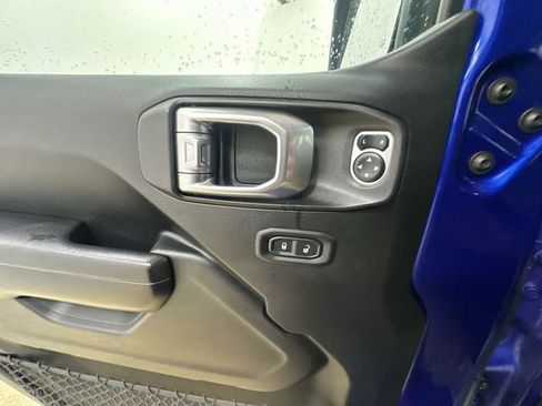 Used 2018 Jeep Wrangler Sport image 16