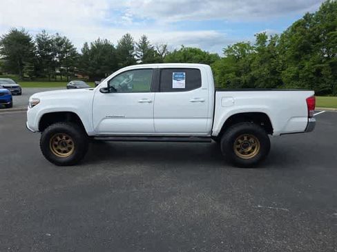 Used 2017 Toyota Tacoma SR5 w/ Tow Package AWD/4WD image 11