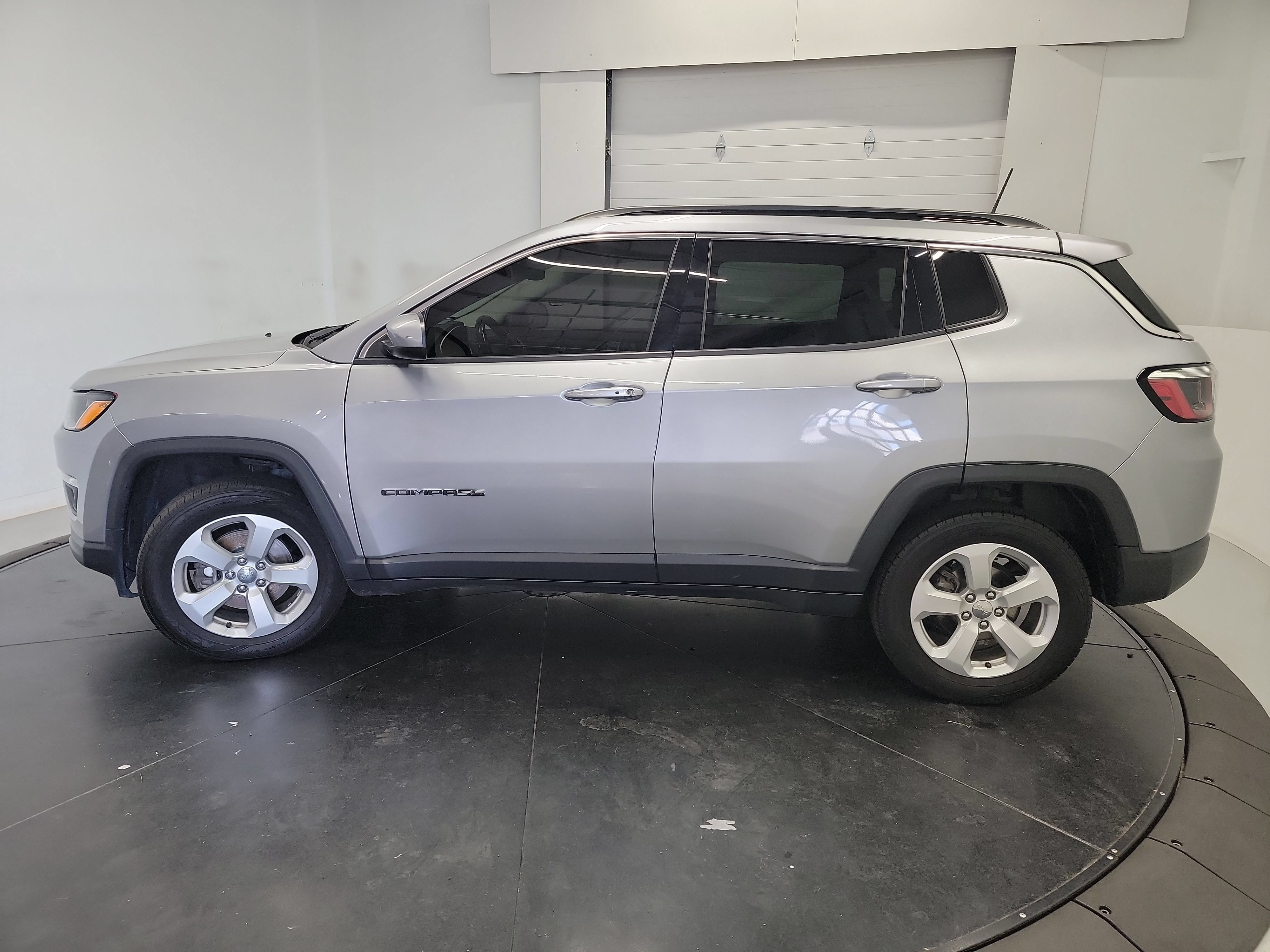 Used 2021 Jeep Compass Latitude w/ Convenience Group AWD/4WD image 4