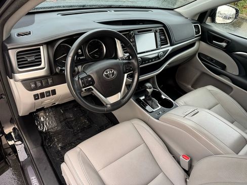 Used 2018 Toyota Highlander Limited image 20