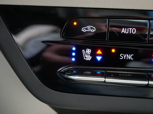 Used 2023 Buick Envision Avenir AWD/4WD image 26