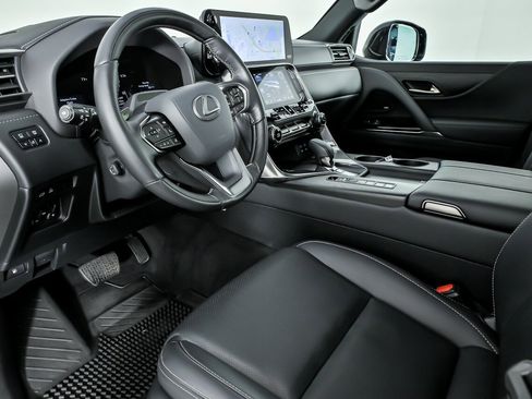 Used 2025 Lexus LX 700h Luxury AWD/4WD image 22