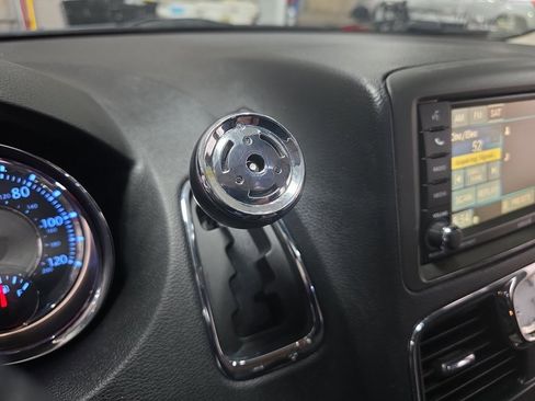 Used 2015 Chrysler Town & Country Touring-L w/ Driver Convenience Group image 26