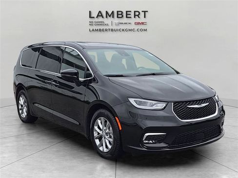 Used 2026 Chrysler Pacifica Limited FWD image 7